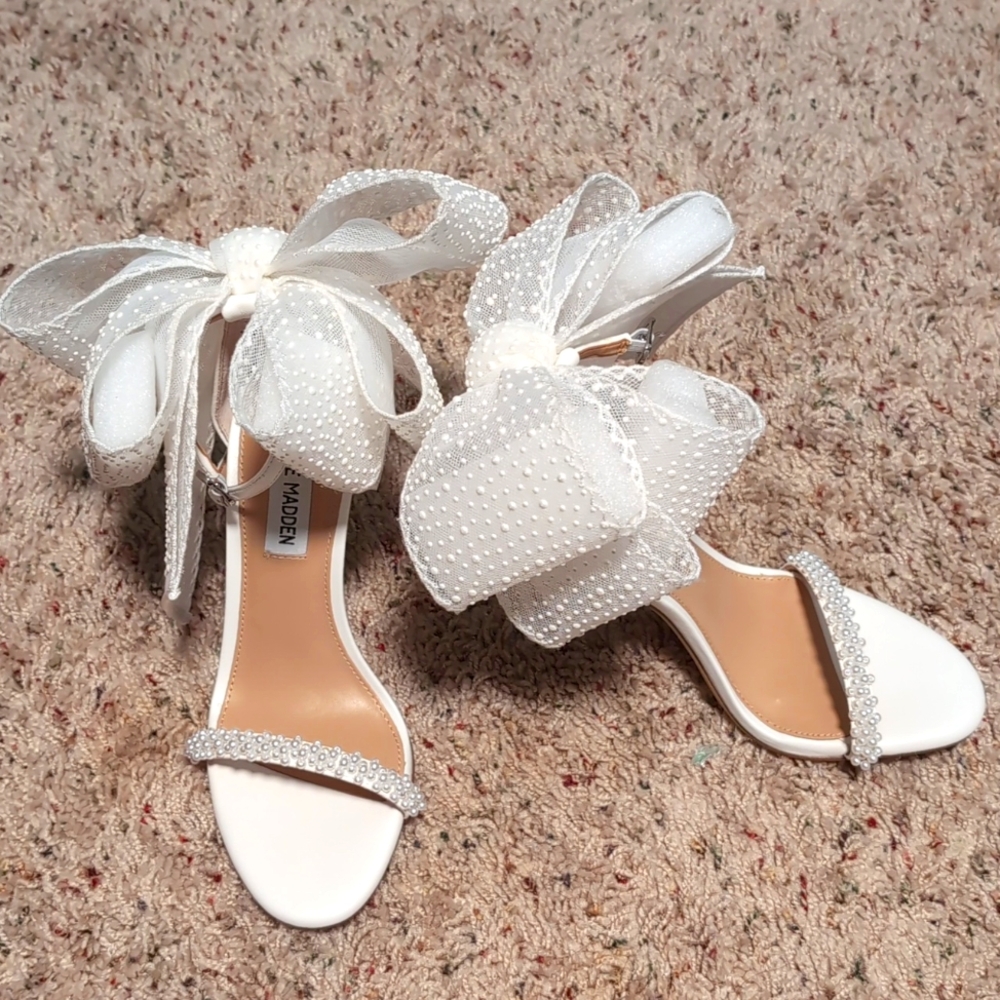 Steve Madden White Heels with Bow Detail